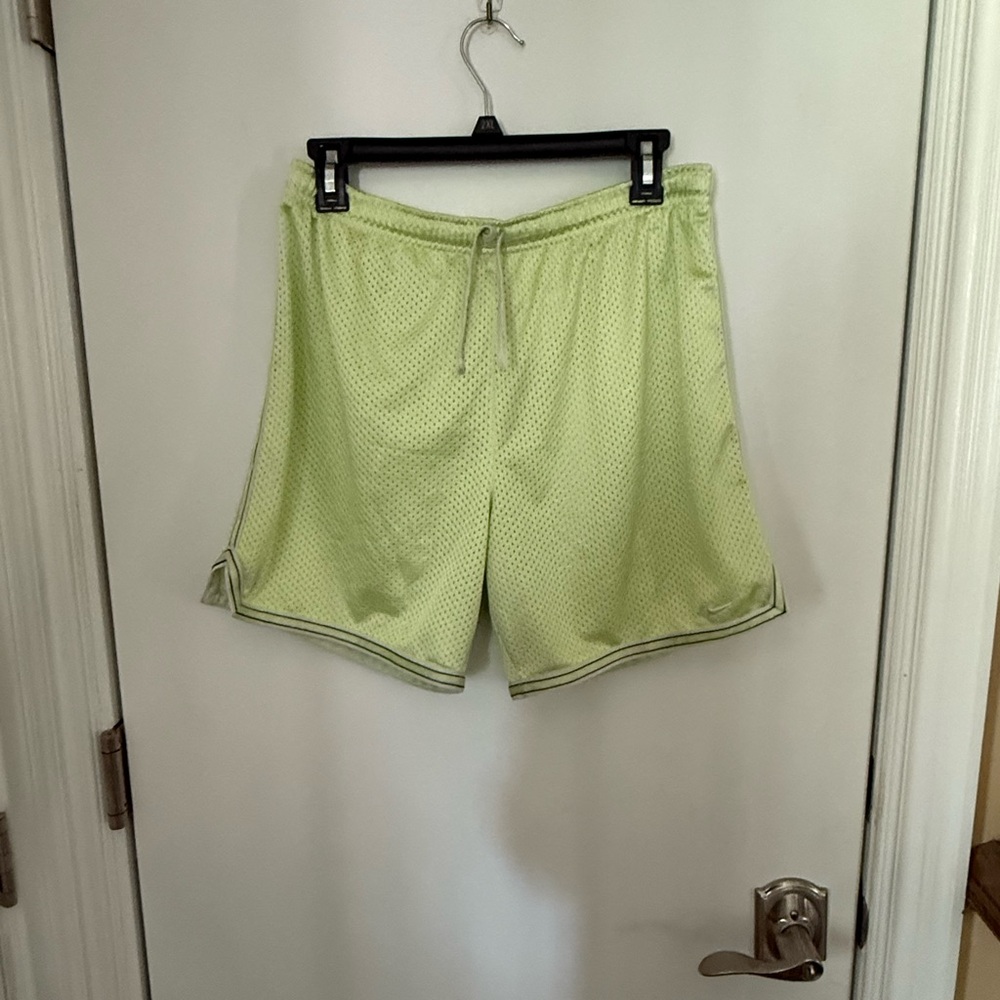 Nike Green Athletic Shorts Relaxed Fit Soft Fabric